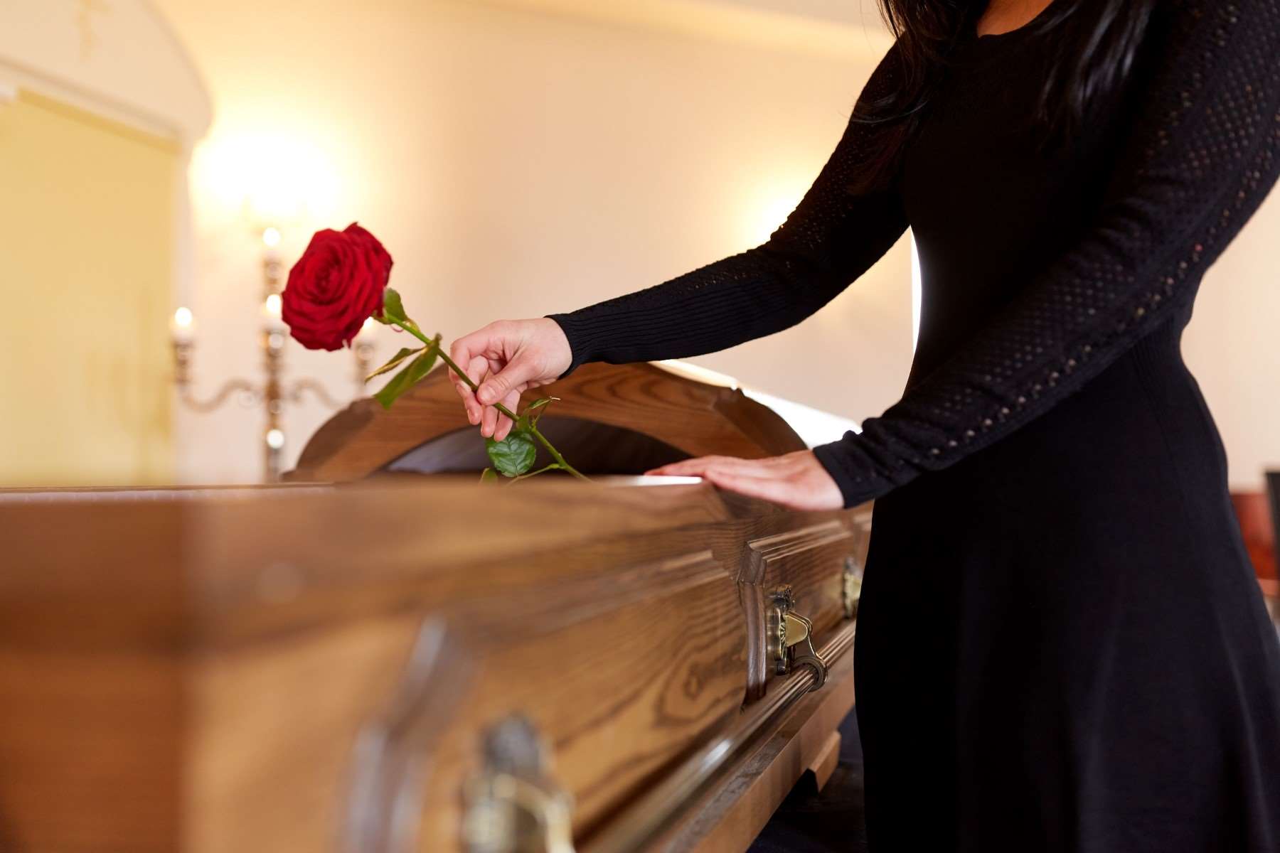 Zasiłek pogrzebowy – co to za rodzaj świadczenia i komu się należy?