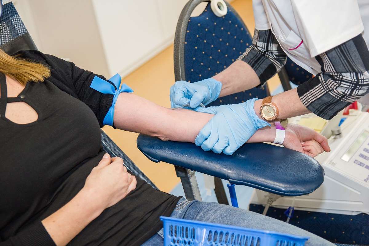 Dzień wolny za oddawanie krwi. Czy krwiodawcy przysługuje dodatkowy urlop?