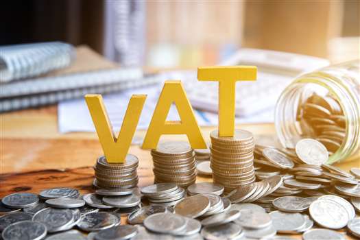 Zwolnienie z VAT – komu przysługuje i czy warto z niego korzystać?
